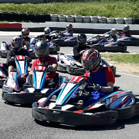 Image bloc de contenu 2 | Venez fêter votre EVG / EVJF au Karting Le Rove